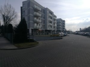 Sklep Visvitalis przy ul. Braille'a 2. WIdok od strony ulicy Szeligowskiego